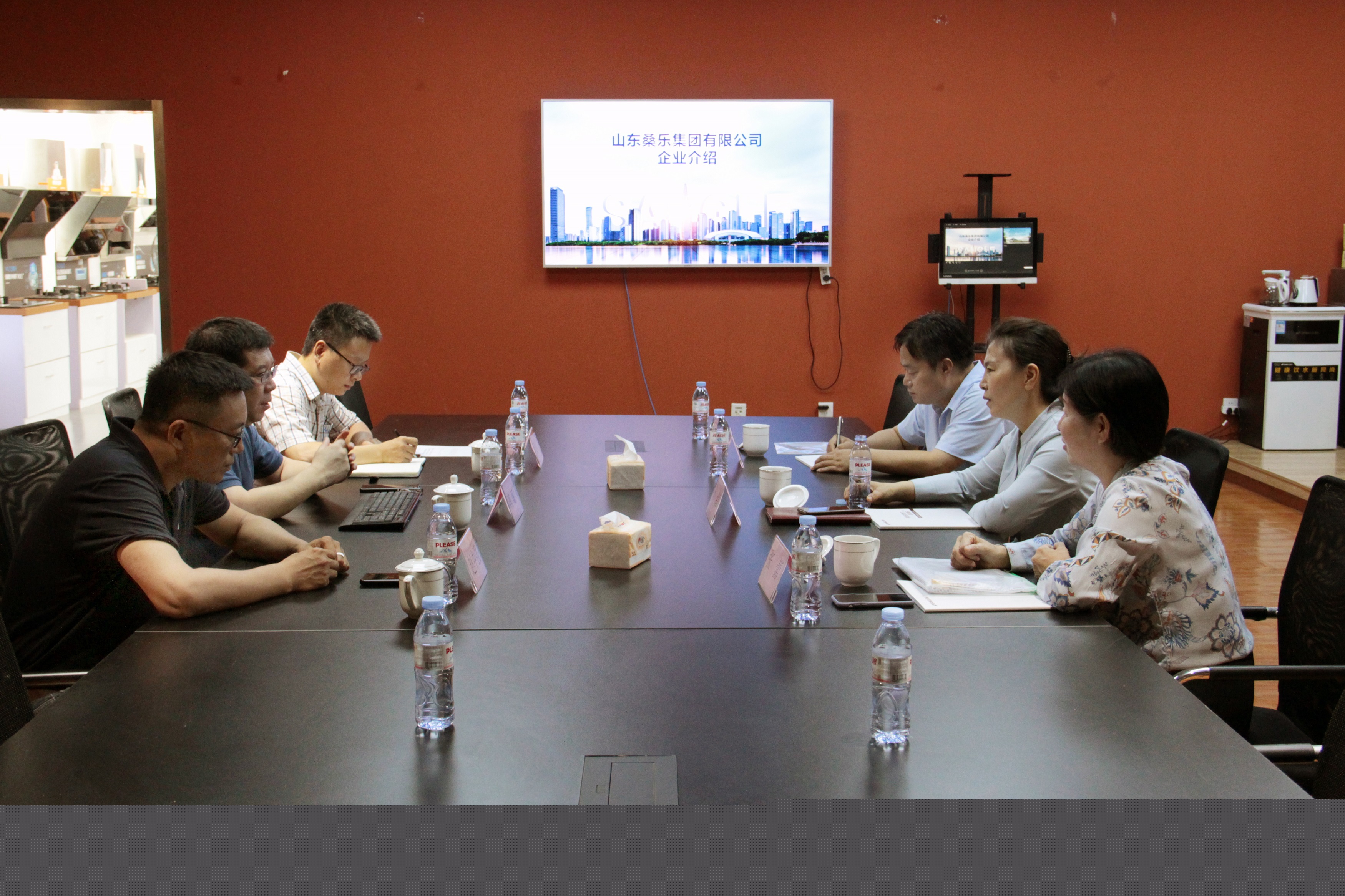 濟(jì)南市委統(tǒng)戰(zhàn)部副部長(zhǎng)、市民族宗教局局長(zhǎng)于紅蒞臨桑樂參觀考察